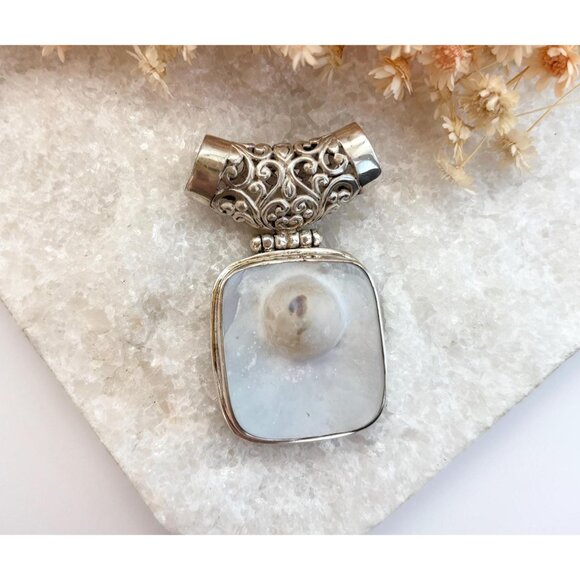 Chunky Balinese Made Mother of Pearl Sterling Silver Artisan Vintage Pendant - Picture 1 of 8